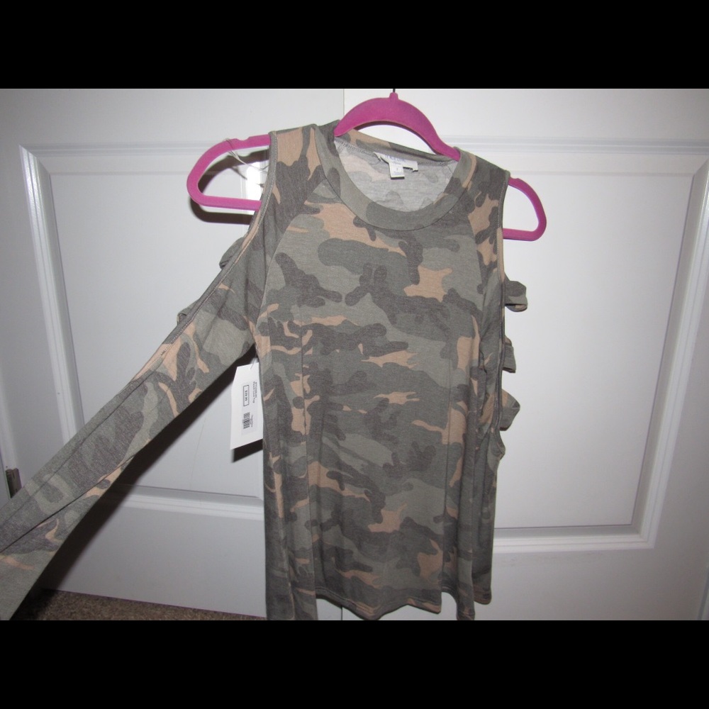 Camo long sleeve cold shoulder top